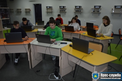 В нікопольському класі робототехніки учні впровадили в життя перший проект