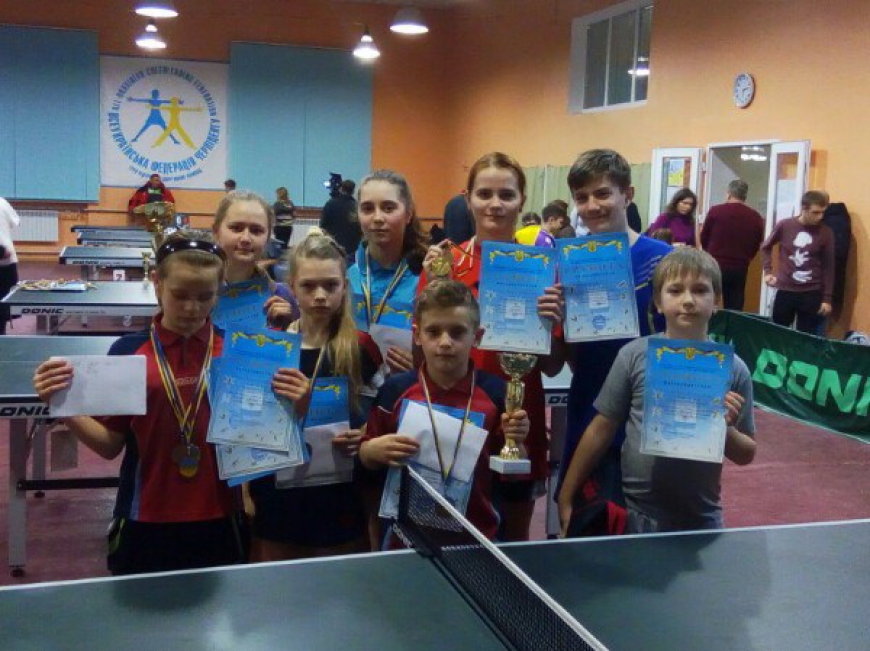 Нікопольські тенісисти взяли участь у Всеукраїнському турнірі з настільного тенісу пам'яті видатного тренера М. В. Оганесяна