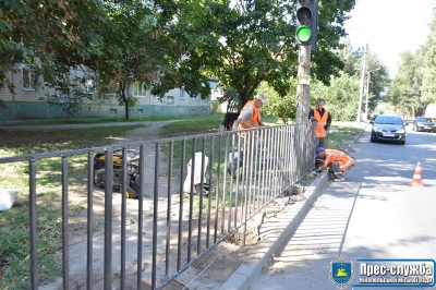 Комунальники продовжують наводити лад на вулицях Нікополя