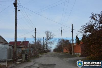 Робітники Міськавтодору ведуть роботи по освітленню вулиць Нікополя