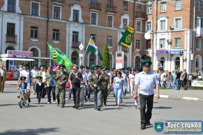 Центральними вулицями Нікополя пройшли прикордонники