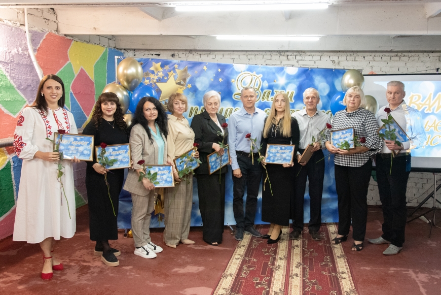 Освітян Нікополя привітали з професійним святом