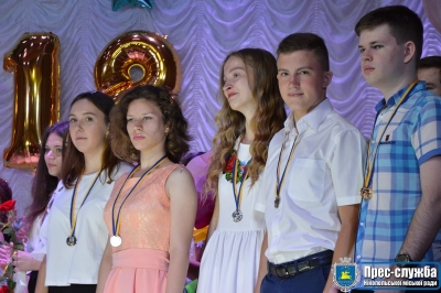 В Нікополі нагородили медалістів та призерів учнівських олімпіад
