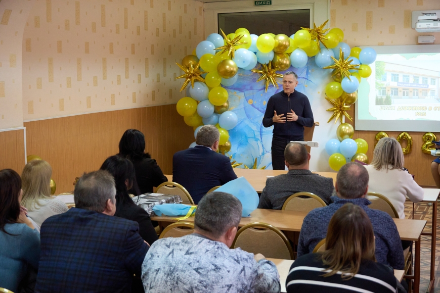 У Нікополі привітали трудовий колектив педагогічного коледжу зі 100-річним ювілеєм навчального закладу