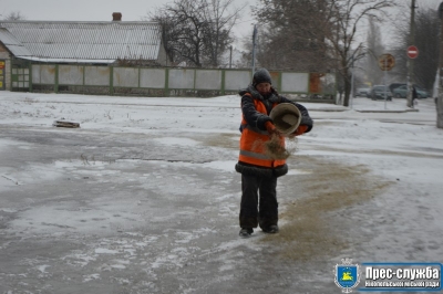 Комунальники борються з наслідками погіршення погодних умов