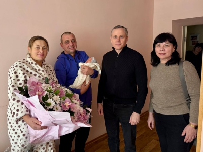 Привітали батьків дитини, яка першою народилась у Нікополі в 2026 році, - повідомив на своїй сторінці у Facebook міський голова Олександр Саюк
